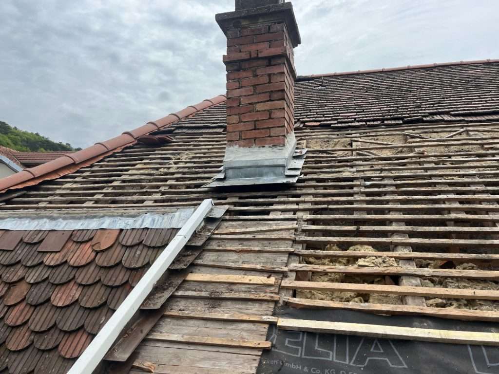 Toit en pleins travaux