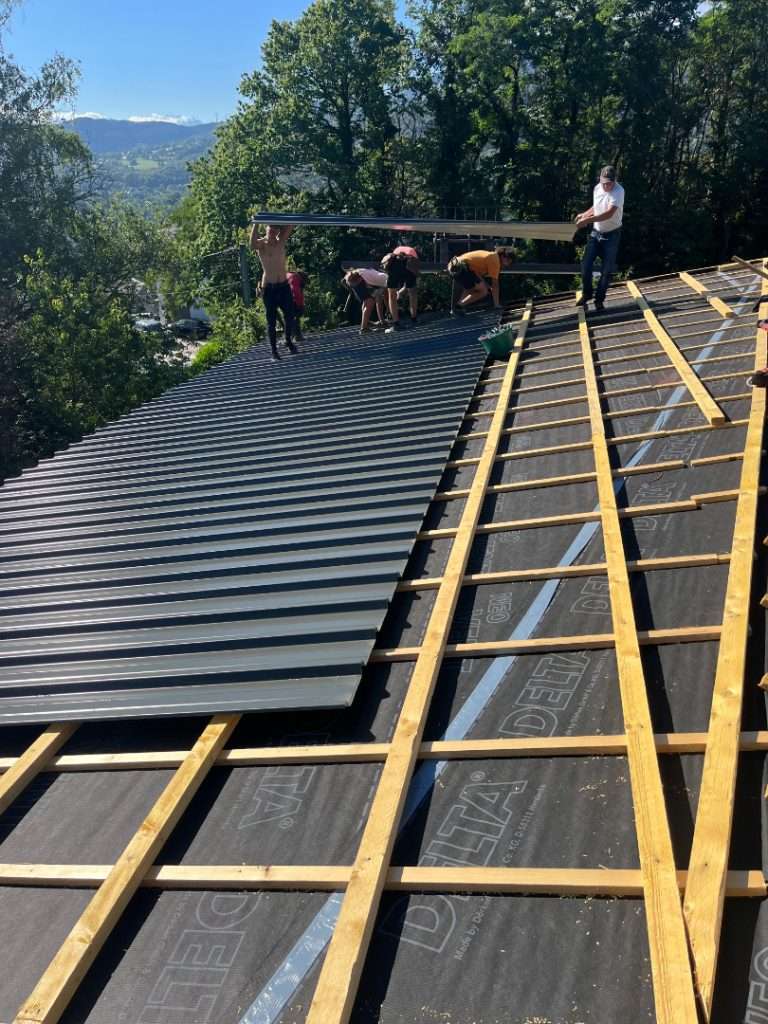 Toit en pleins travaux