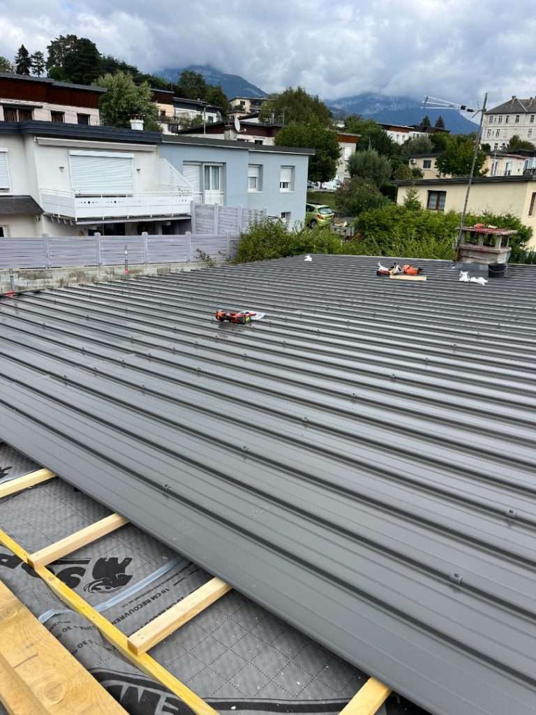 Toit en pleins travaux